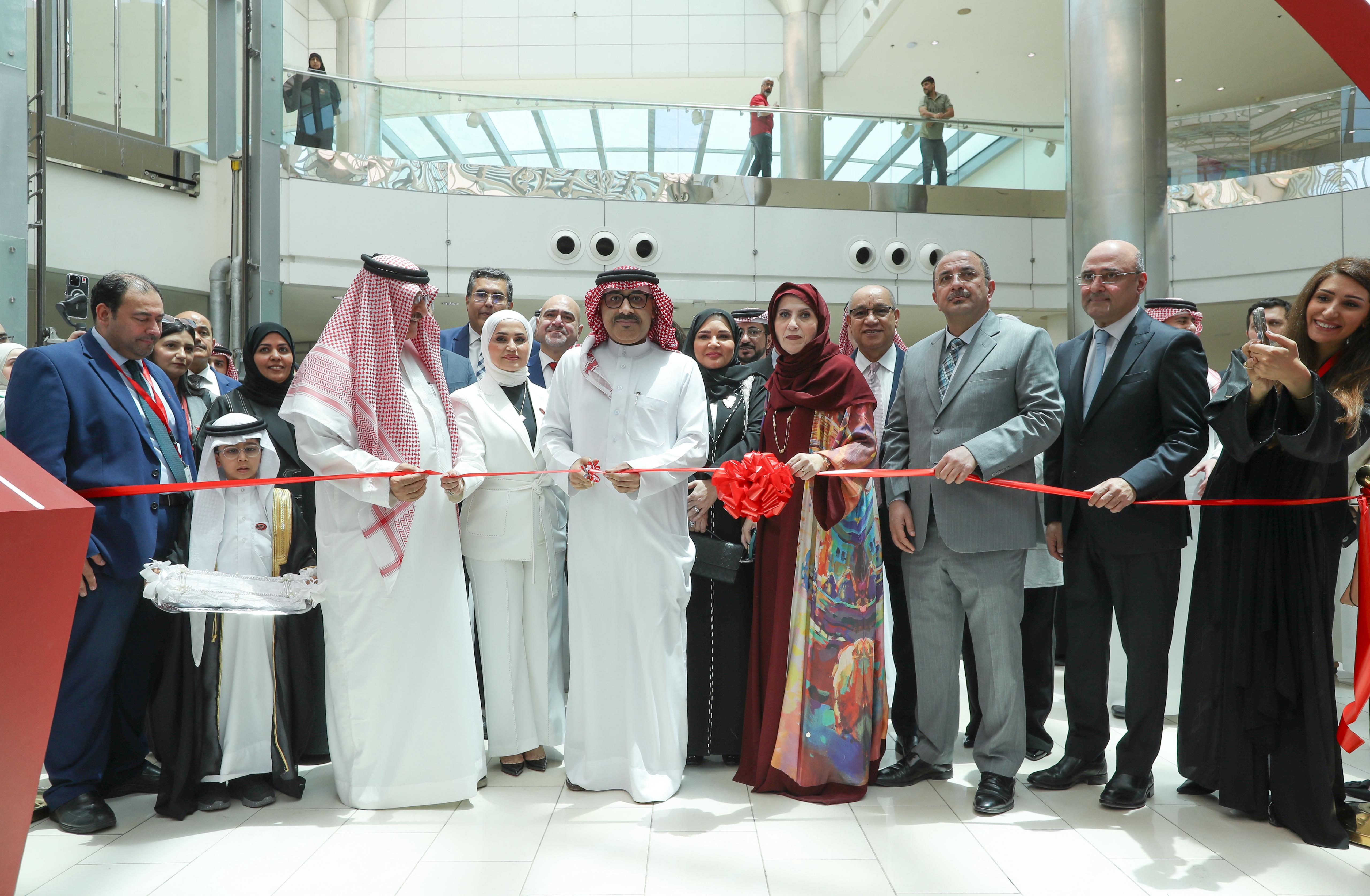  يعقد في الفترة من 4 إلى 10 مايو .... وزير التربية والتعليم يفتتح معرض بحريننا ضمن برامج ومبادرات الخطة الوطنية لتعزيز الانتماء الوطني<